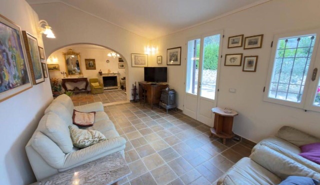 Wonderful private villa for 10 people with A/C, WIFI, hot tub, TV and patio