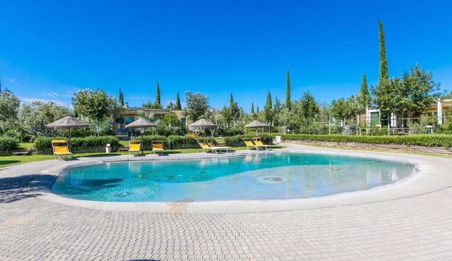 Wonderful private villa for 4 guests with A/C, WIFI, pool, TV, patio and pets allowed