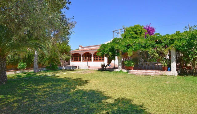 Wonderful private villa for 4 people with private pool, WIFI, A/C and terrace