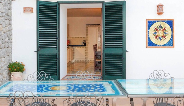 Wonderful Villa in Amalfi for big groups with wifi, easy access and sea view.