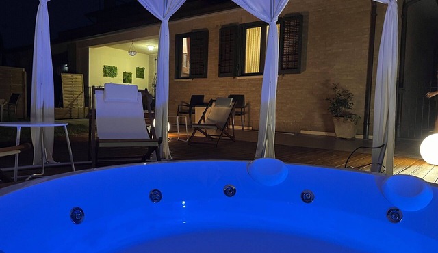 Wonderful villa with hot tub, sauna, WIFI, A/C, TV, patio, pets allowed and panoramic view