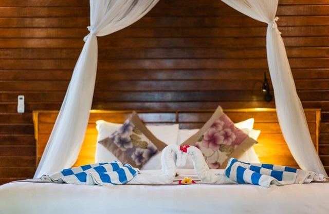 1 BR Balinese Wooden Cottage Near Mushroom Beach Nusa Lembongan