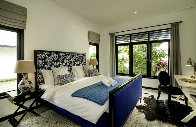 11 BDR Estate, 5* Luxury, Walk to Beach