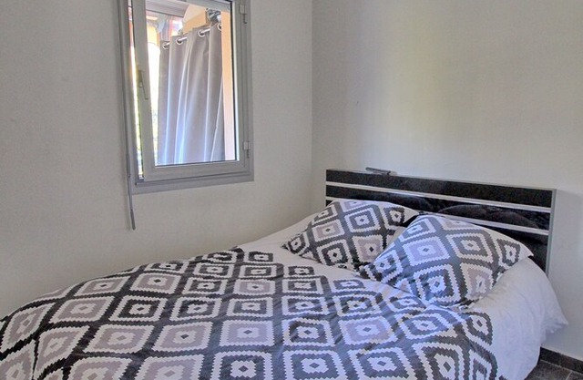 2 bedroom apartment in a quiet secure area, swimming pool and golf gulf JUAN