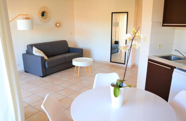 2 Rooms Garden View #211