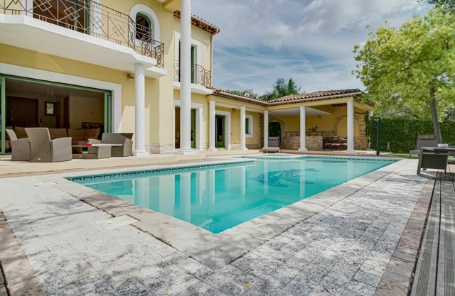 250 m² Villa ∙ 3 bedrooms ∙ 6 guests