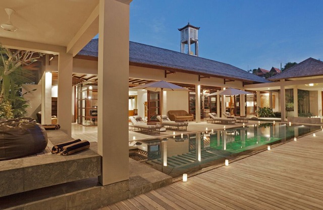 4 Bedrooms Modern Tropical Jimbaran Private Pool Villa, sleeps 8 guests, staff