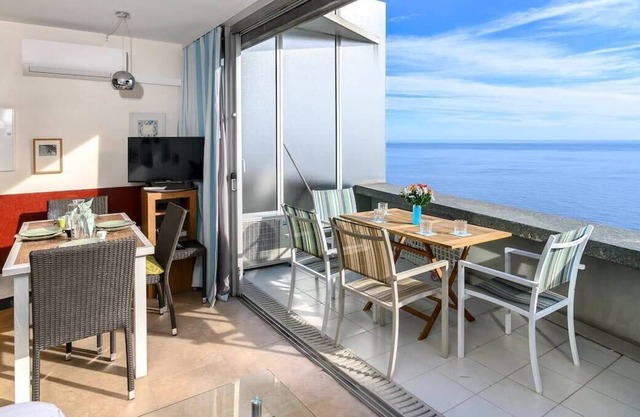 Air-Conditioned Apartment With Sea View Furnished Terrace & Parking