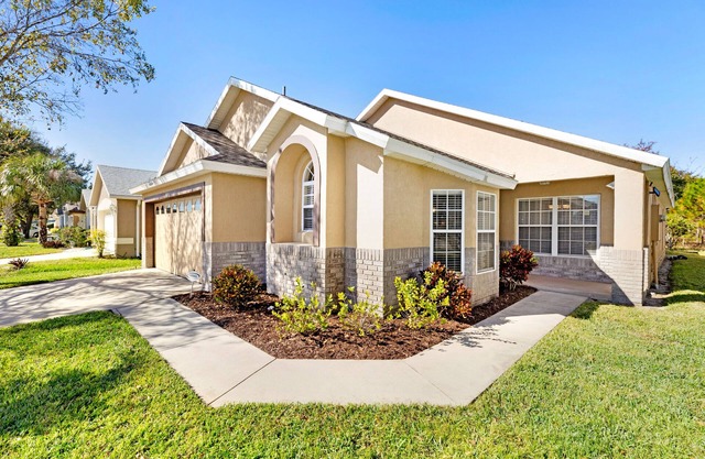 Amazing 4-bedroom, free pool heat! Great reviews!