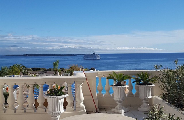 Apartment and large terrace with sea view