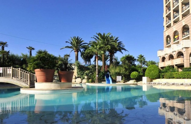 APARTMENT IN THE RIVER TO THE SEA IN CANNES