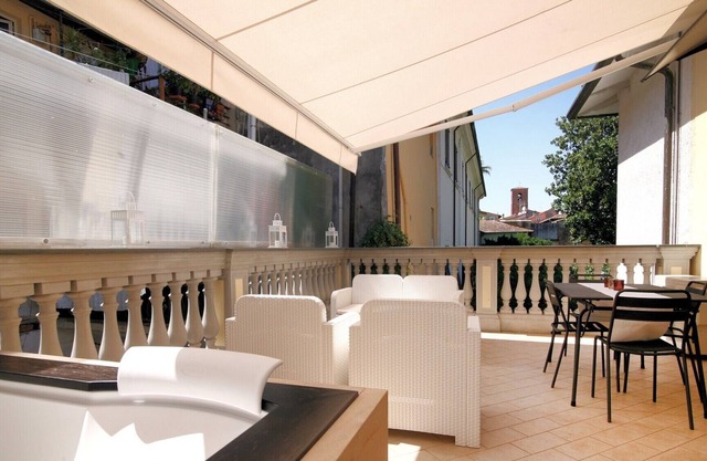 Apartment with large terrace and double Jacuzzi in the center of Pietrasanta
