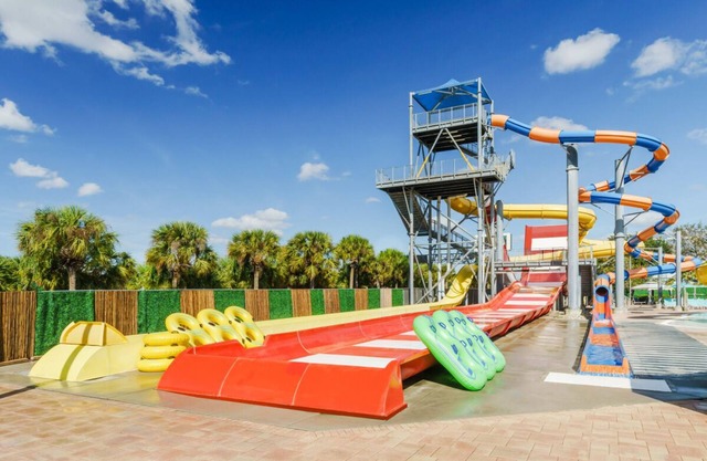 Awesome Waterpark Getaway! Pool, Restaurant, Close To Universal Studios Orlando