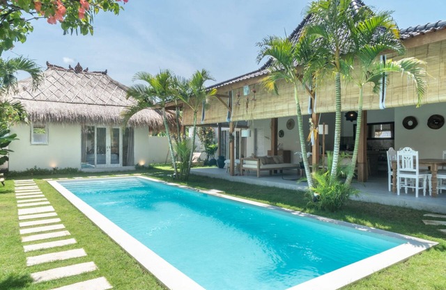 Beautiful 4 BR villa in Seminyak square