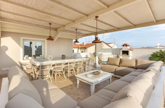 Beautiful apartment in Viareggio with 3 Bedrooms, Jacuzzi and Sauna