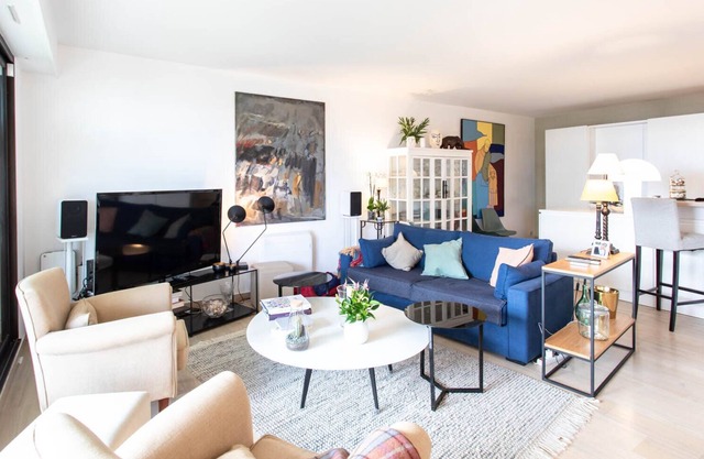 Beautiful apartment, sea and mountain view overlooking the Baie des Anges