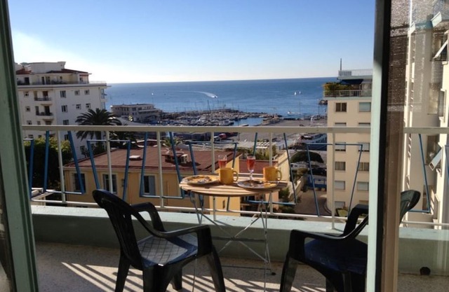 Beautiful apartment with terrace and sea view.