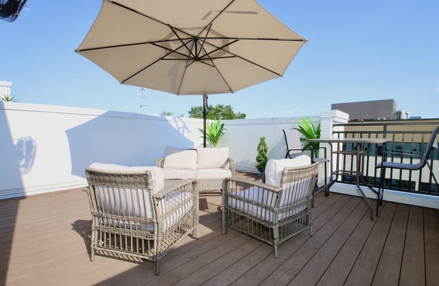 Beautiful Downtown Loft W/ Private Rooftop