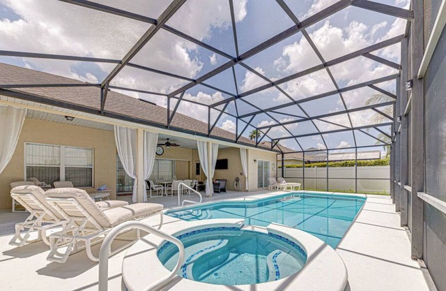 Beautiful home with private pool and spa near to Champions Gate and Disney
