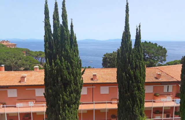 Capo d'Arco Apartment, Sleeps 6 with Pool and WiFi