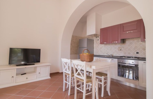 Capo d'Arco Apartment, Sleeps 4 with Pool, Air Con and WiFi