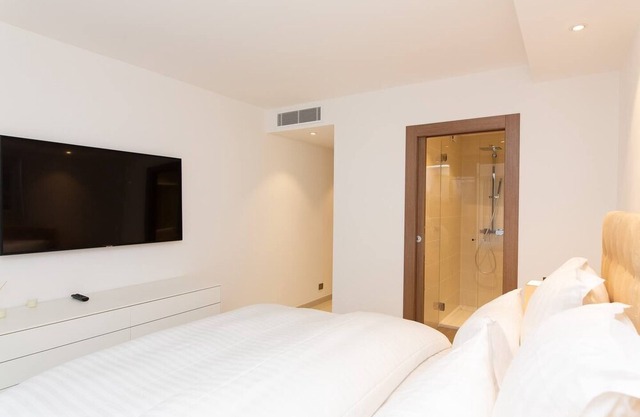 Carlton area : Luxury & new 2 beds/ 2 baths