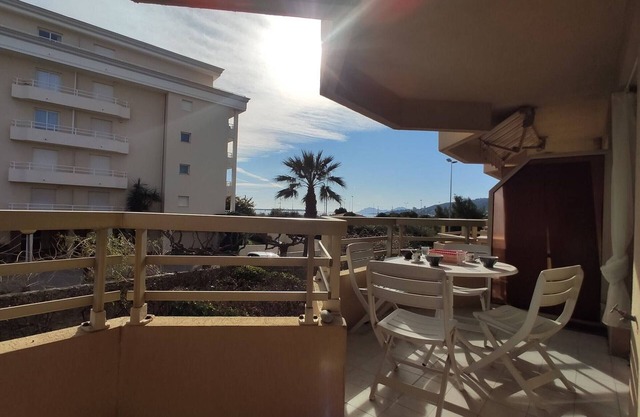 Charming 1-Bed Appt, Sleeps 4, 100m from Beach, Private Parking, Terrace - Juan les Pins