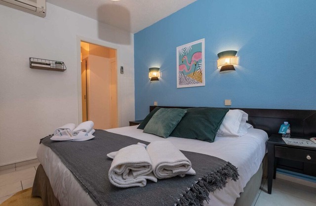 Charming Riviera 1E - One Bedroom Apartment, Sleeps 4