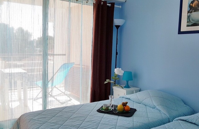 Charming T2 by the sea, pool view, South facing, air-conditioned, beautiful terrace