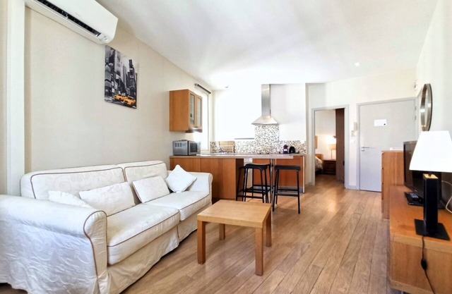 Cosy and Elegant 1 Bedroom Rue Florian