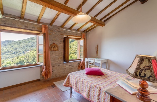 Country House / Farm House in Mastiano with 2 bedrooms sleeps 4