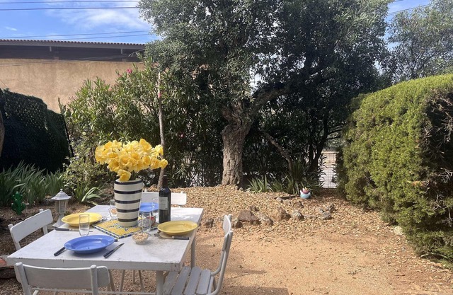 Cozy 1-Bedroom Apartment with Private Garden, Close to Beach & Shops in Saint Aygulf