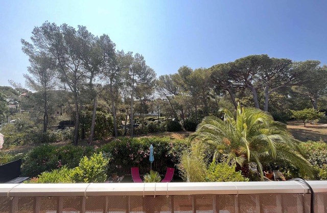 Cozy 1BR Apt, Terrace, 5-Min Walk to Beach, Parking - Saint Aygulf, Fréjus
