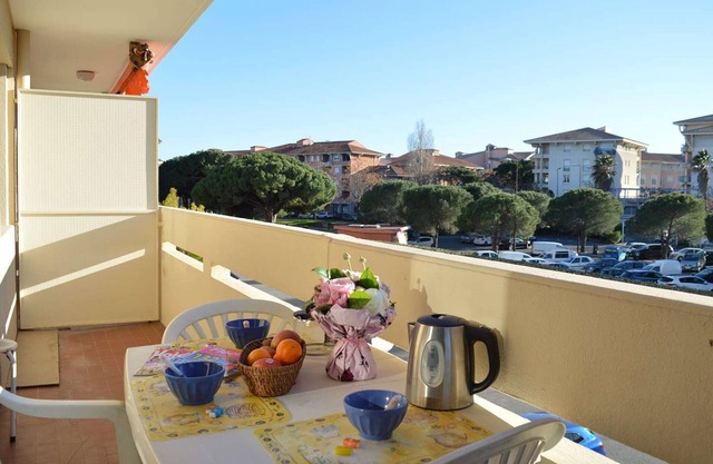 Cozy Studio for 3 in Fréjus, Near Beach, Terrace & Parking