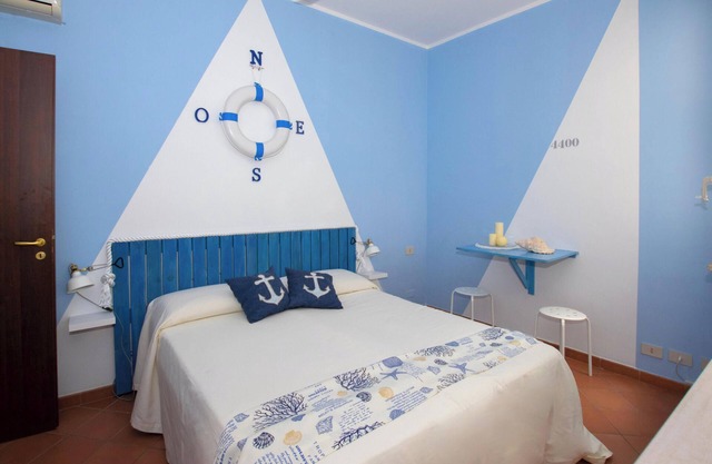 Double or twin room with private bathroom in Palermo - Sea area