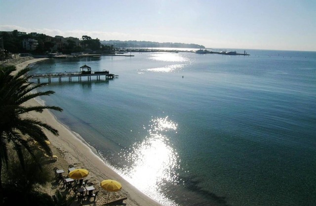 EDEN BEACH - Wonderful panoramic seaview for this spacious et seafront 2 ROOMS
