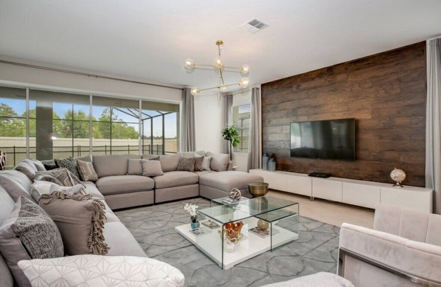 EV 1560 - 9 Bed 6 Bath Villa with Screened-In Pool, Kids Custom Bedroom, Games