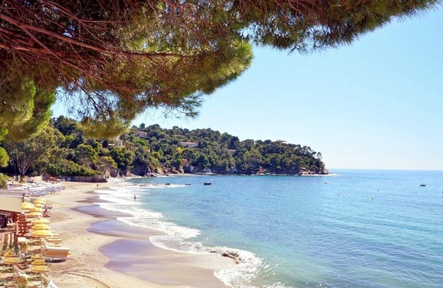 Gorgeous villa facing the sea 3 - 5 mints stroll to beach