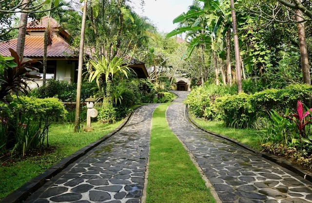 Gunung Paradis Retreat