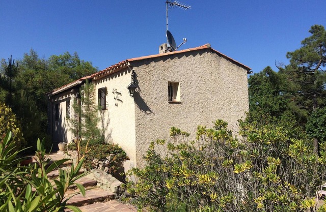 Holiday Home in Fréjus with Pool & Tennis