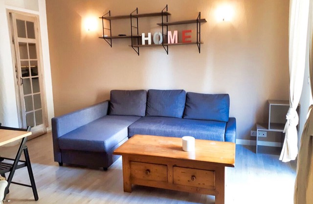 In the heart of Juan les Pins, 2-bedroom apartment