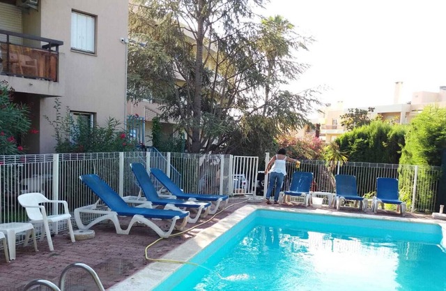 Lovely studio with pool and park near the beach