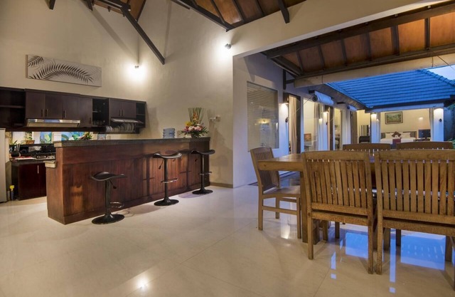 Luxurious 3 Master Bedroom Villa with Pool in Seminyak - Villa Bhakti Bali