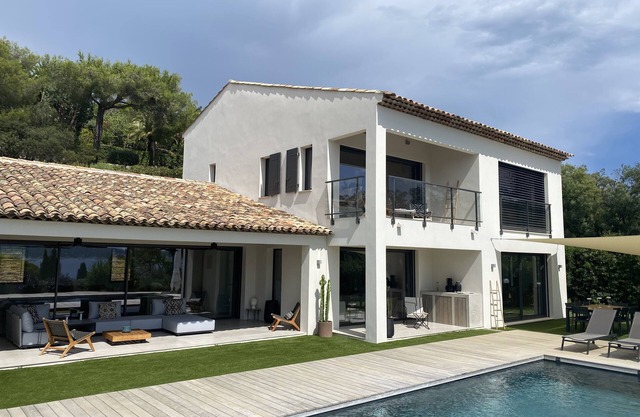 Luxury villa, splendid view of the Gulf of Saint-Tropez, heated swimming pool