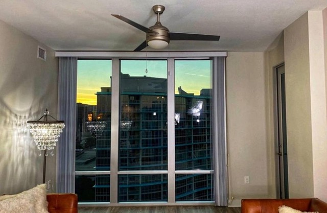 LUXYRY CONDO IN THE HART OF DOWNTOWN