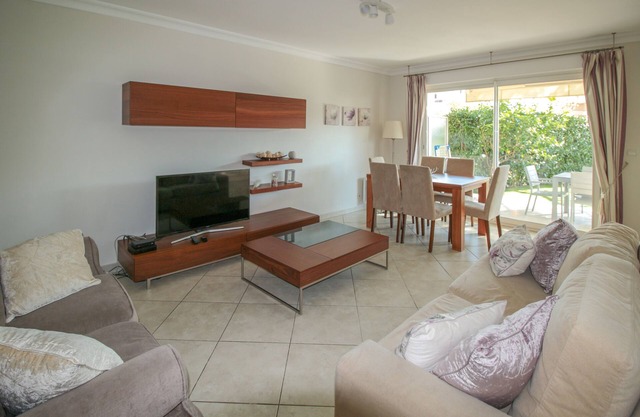 Modern Two Bedroom Ground Floor Apartment close to beach and Juan Les Pins