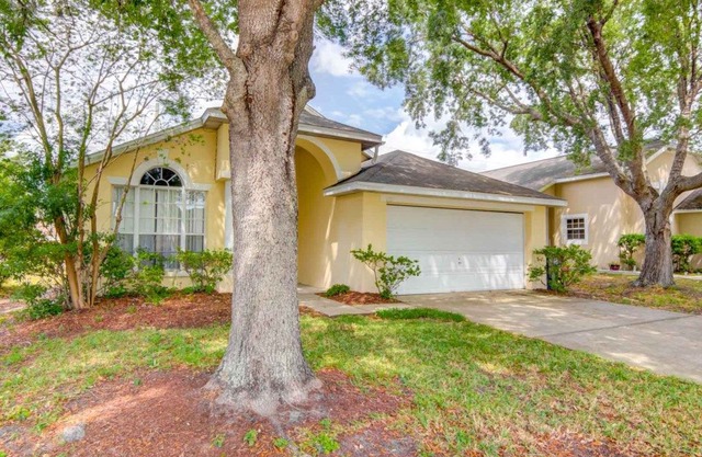 Near Disney – High Ceilings – Pool & Spa – 2 Living Rooms - Creekside