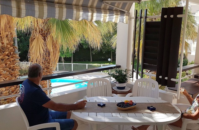 Nice apartment by the sea, swimming pool, air conditioning, Wifi, private garage