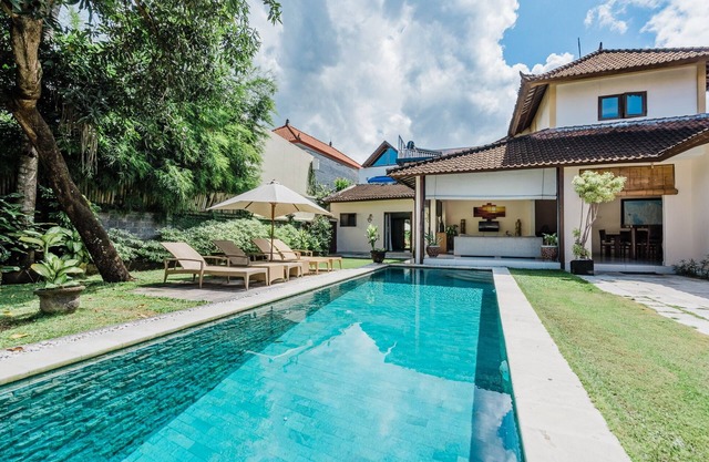 Peaceful 4BR Villa In The HEART Of Seminyak - ONLY 4Min Drive To Seminyak Square