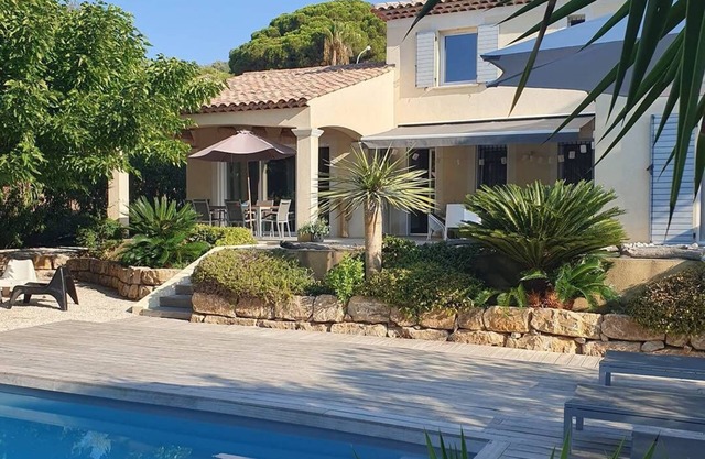 Pool villa for 8 people Domaine du Saut du Loup